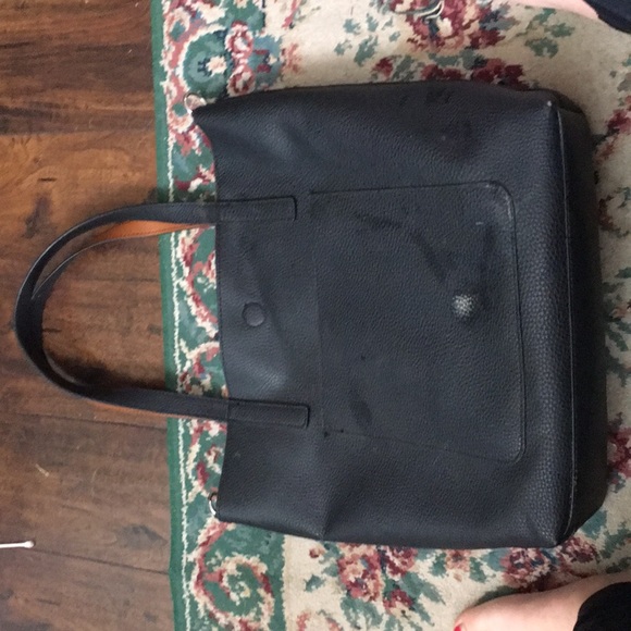 A shoulder bag - Picture 2 of 4